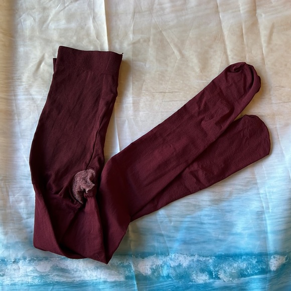 HANES Wine Color Silk Reflections Panty Hose SIZE AB - Picture 3 of 8